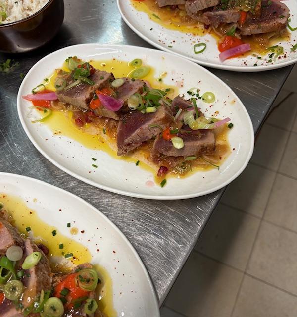 Thon snacké, vinaigrette acidulée